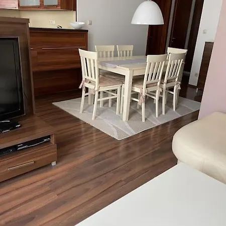 Apartamento Priestranný 3 Izb. V Centre S Parkovaním. *