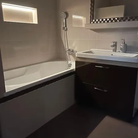 Priestranny 3 Izb. V Centre S Parkovanim. * Banská Bystrica