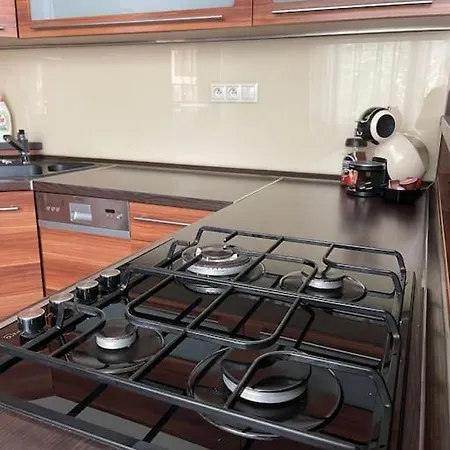 Apartamento Priestranný 3 Izb. V Centre S Parkovaním.