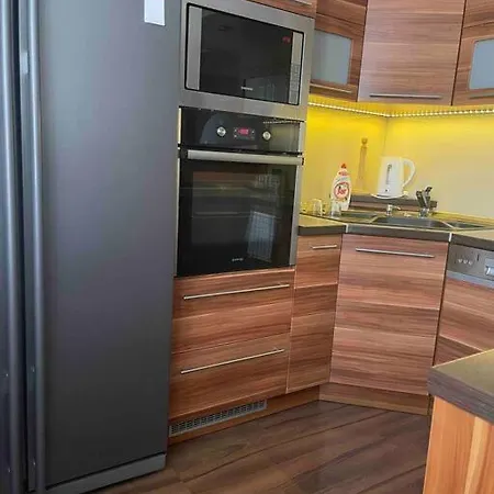 Priestranny 3 Izb. V Centre S Parkovanim. Apartment