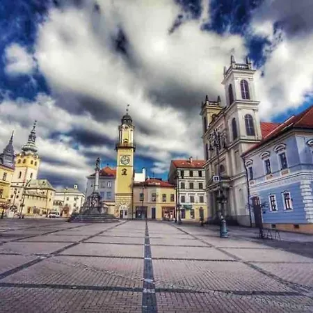 Priestranný 3 Izb. V Centre S Parkovaním. Apartamento