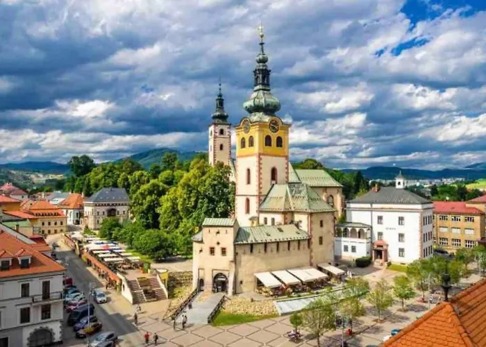 Priestranny 3 Izb. V Centre S Parkovanim. Apartament Bańska Bystrzyca