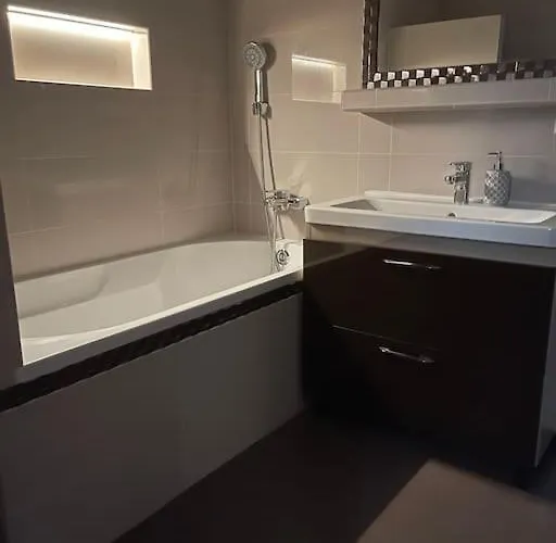 Priestranny 3 Izb. V Centre S Parkovanim. * Bańska Bystrzyca